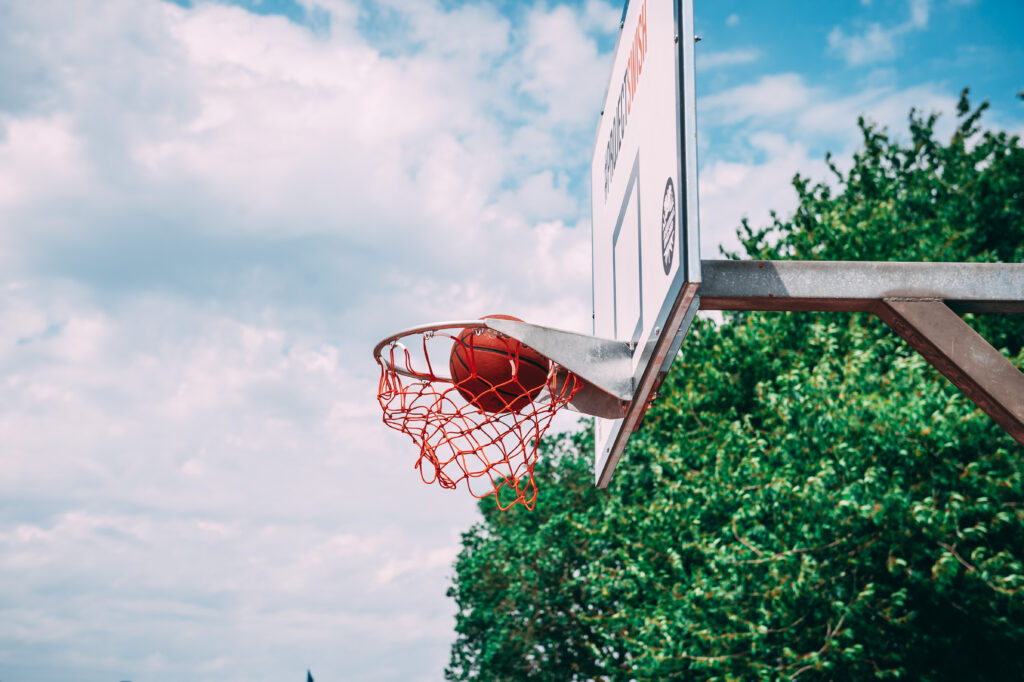 Basketball hoop
