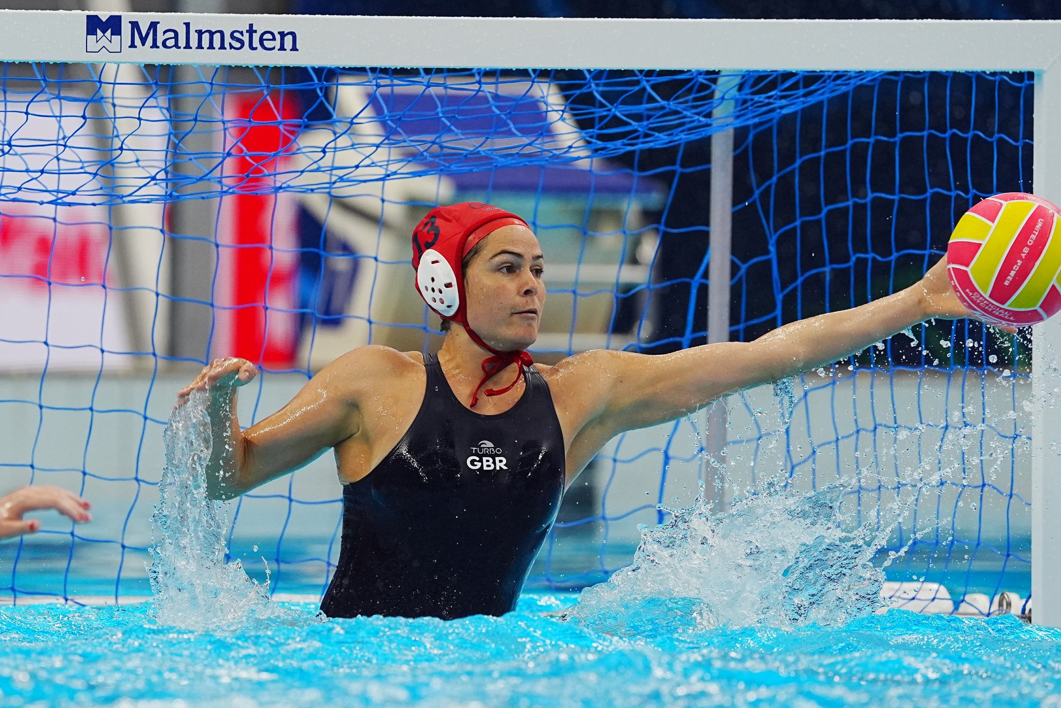 Woman keeper in water polo